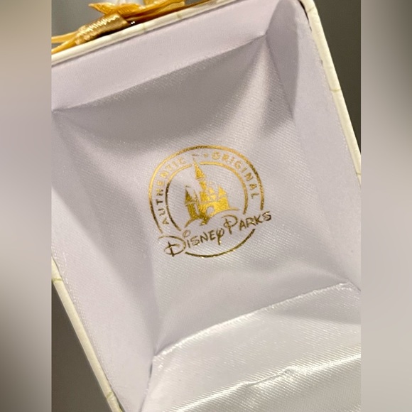 🔥Original DISNEY Necklace. Length 10” plus 2” extender. New With Tags ⭐️ - Picture 5 of 6